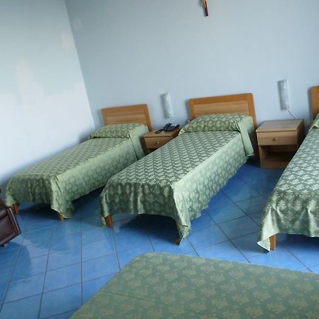 Hotel Ancelle Sorrento - Casa D'Accoglienza à Castellammare di Stabia Chambre photo