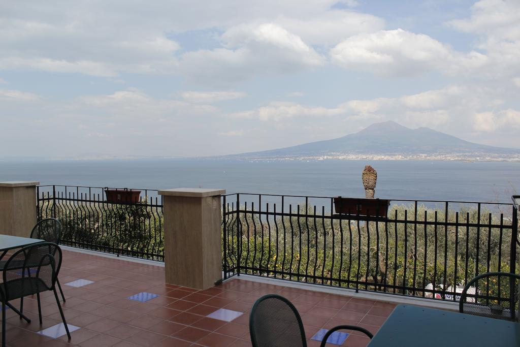Hotel Ancelle Sorrento - Casa D'Accoglienza à Castellammare di Stabia Extérieur photo