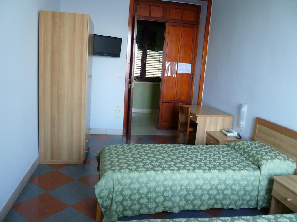 Hotel Ancelle Sorrento - Casa D'Accoglienza à Castellammare di Stabia Chambre photo