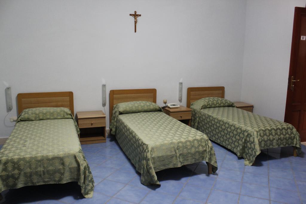 Hotel Ancelle Sorrento - Casa D'Accoglienza à Castellammare di Stabia Extérieur photo
