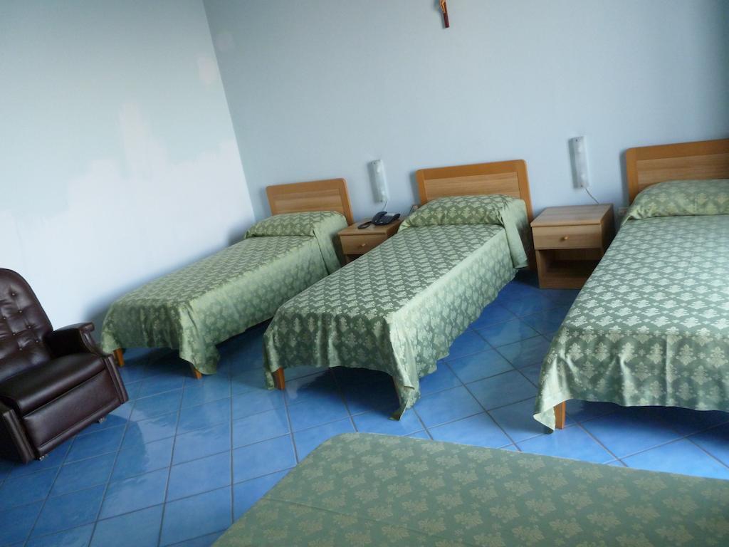 Hotel Ancelle Sorrento - Casa D'Accoglienza à Castellammare di Stabia Chambre photo