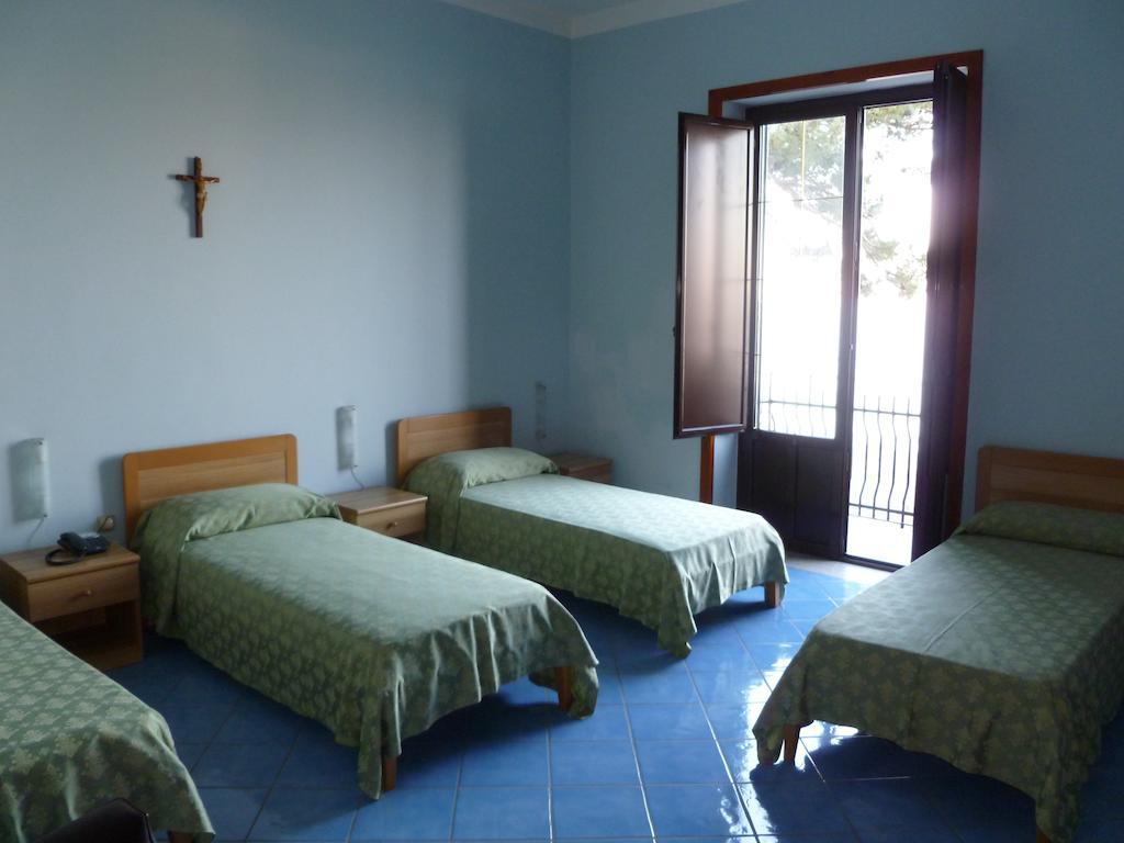 Hotel Ancelle Sorrento - Casa D'Accoglienza à Castellammare di Stabia Chambre photo