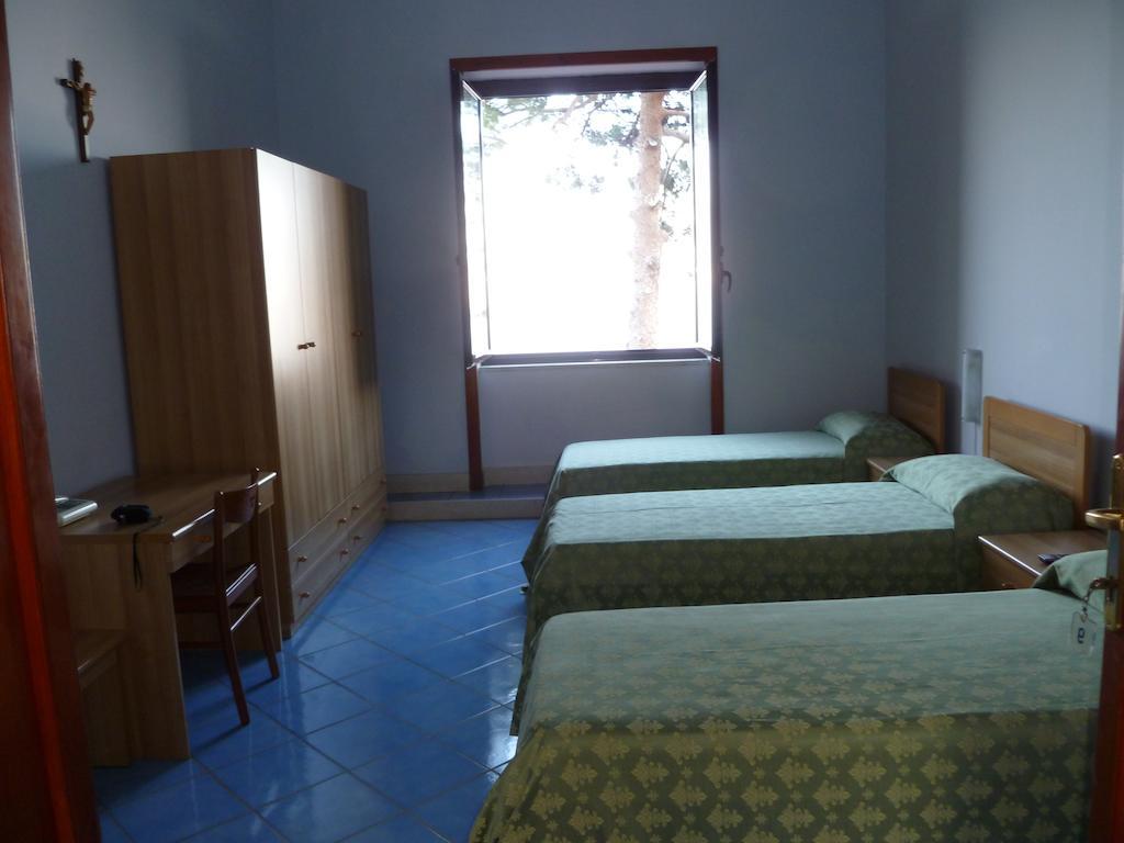 Hotel Ancelle Sorrento - Casa D'Accoglienza à Castellammare di Stabia Chambre photo